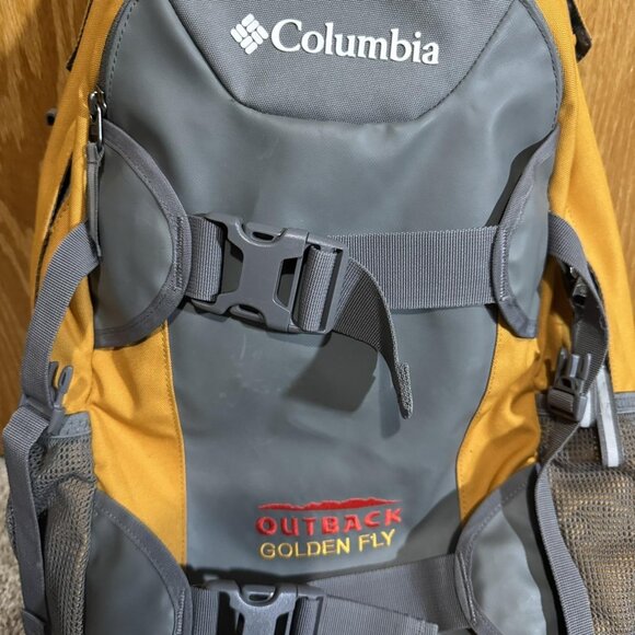 Columbia Outback Golden Fly Hiking Backpack Daypack Yellow Gray Outdoor - Picture 2 of 13